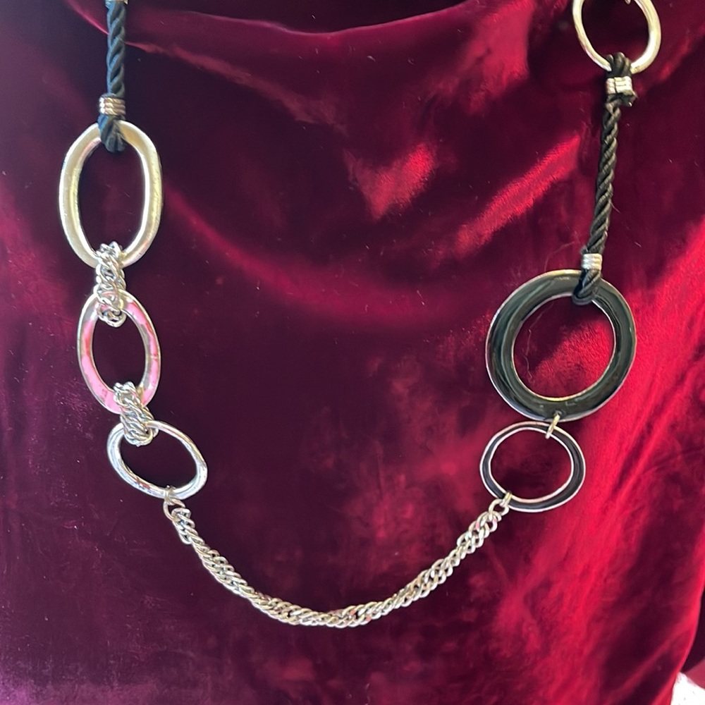 ๐บ VINTAGE; New York Chic Belt/Necklace in Black/Silver-tone w/Black Rope Decor! - Picture 2 of 10